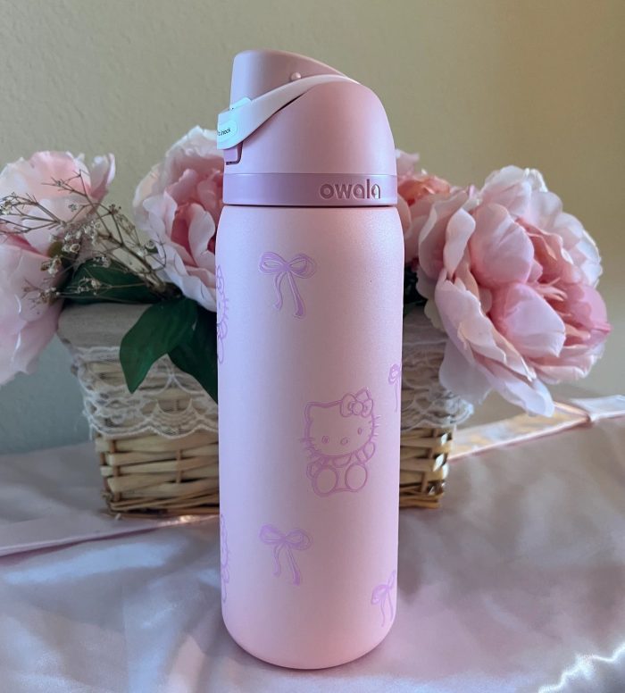 Hello kitty 32 Oz Freesip Bottle - Image 1
