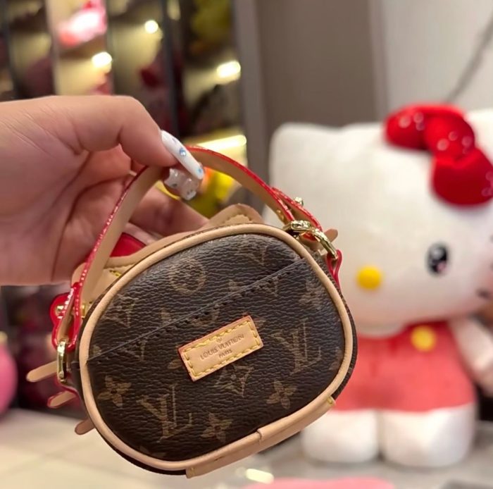 🔥Hello Kitty Mini Designer Bag - Image 4